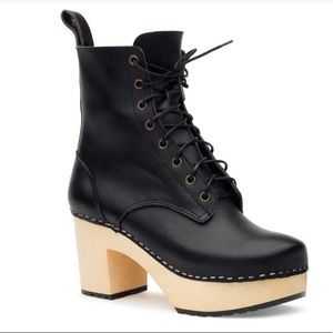 NWOT Swedish Hasbeens lace up plateau hippie boot